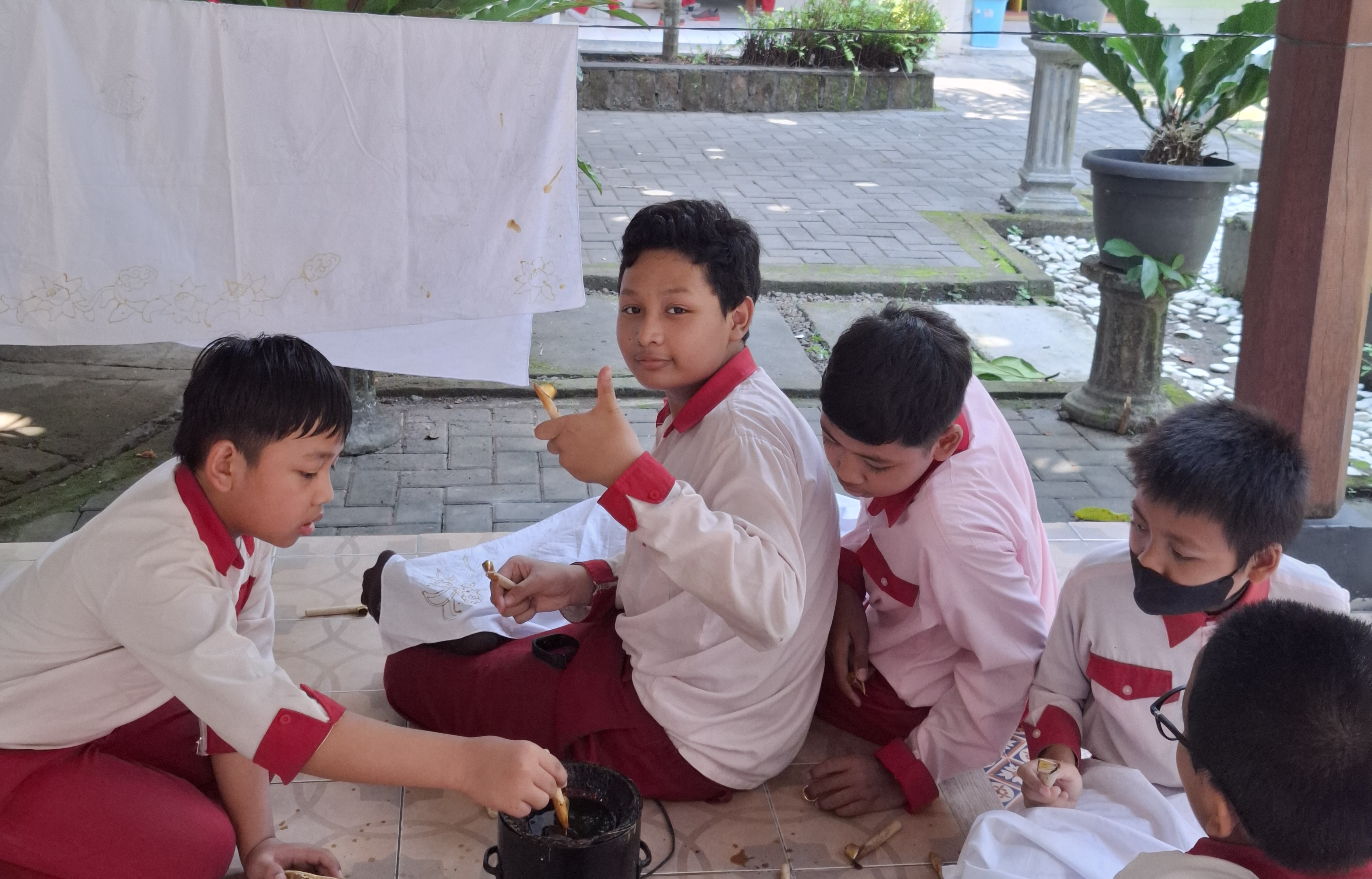 BELAJAR MEMBATIK