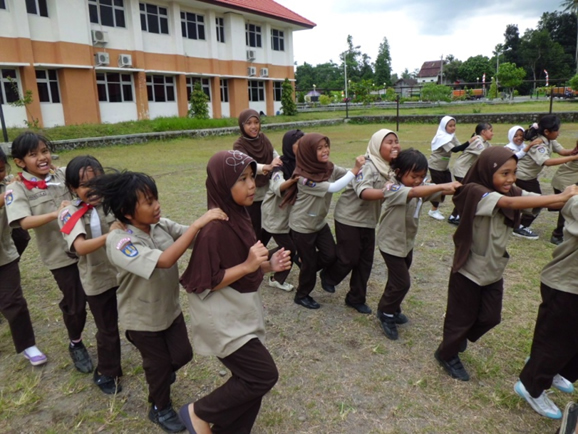 MELATIH KERJA SAMA